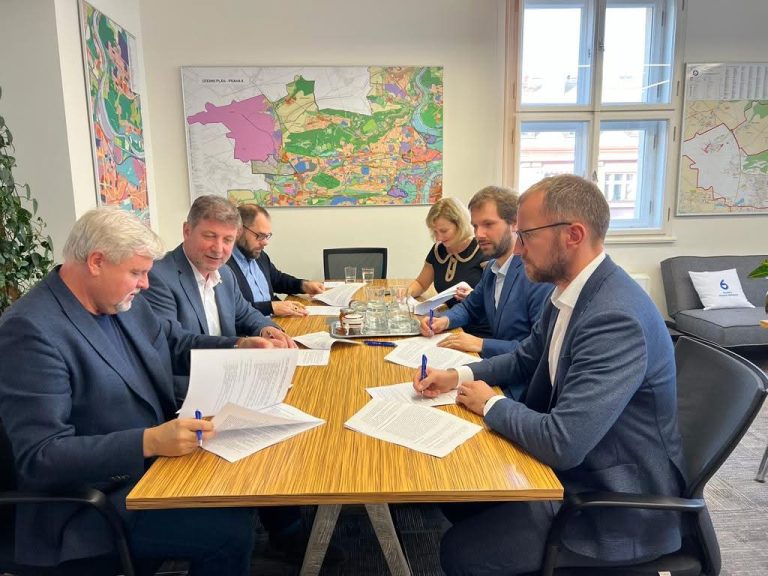 Koaliční smlouva podepsána. Starostou bude Jakub Stárek, Petr Palacký bude radním pro životní prostředí a klima