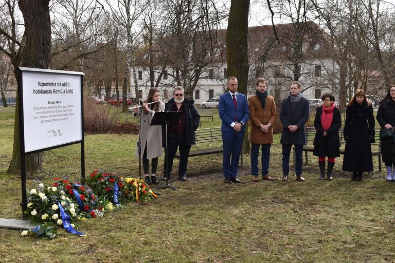 Připomínka obětí romského holokaustu