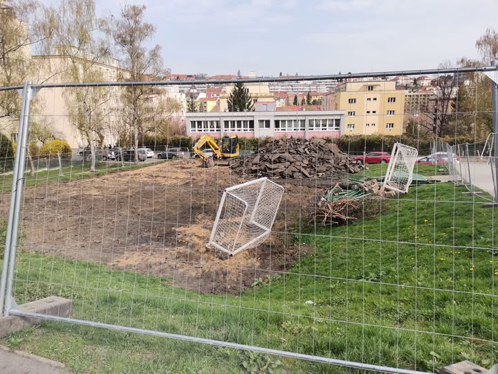 Nový povrch na sportovišti Kolátorova – Junácká