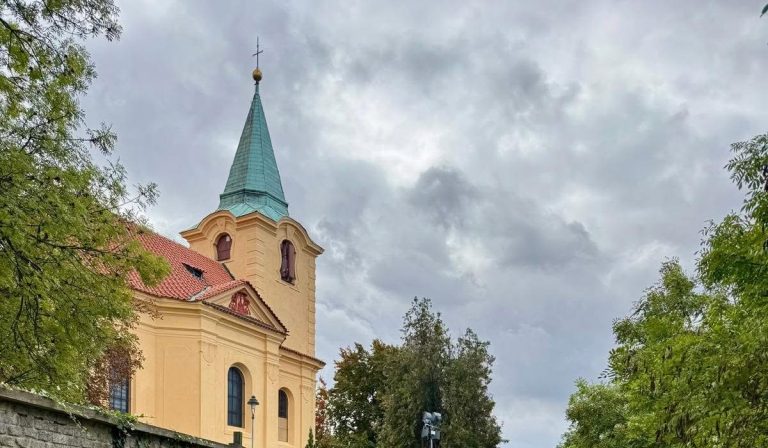 Začaly práce na pěší cestě za kostelem sv. Matěje