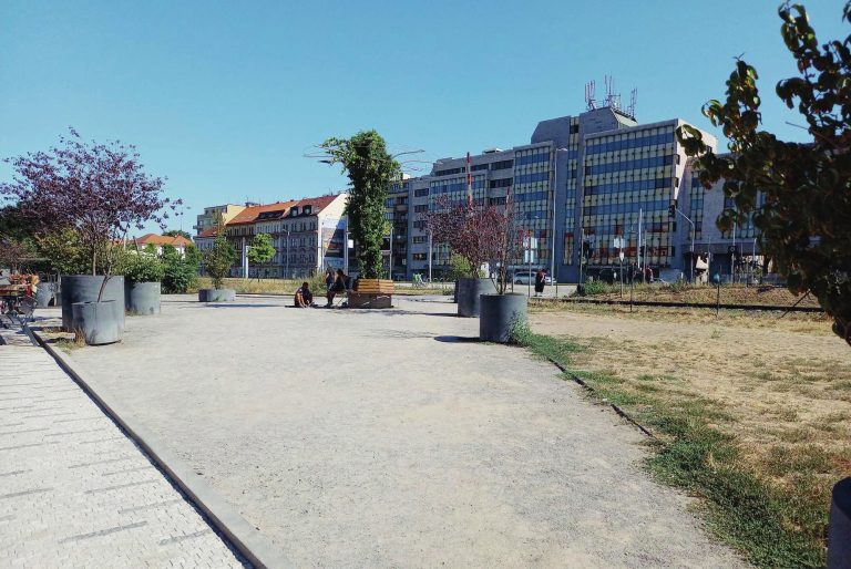 Oprava mlatových cest a plochy na Hradčanské